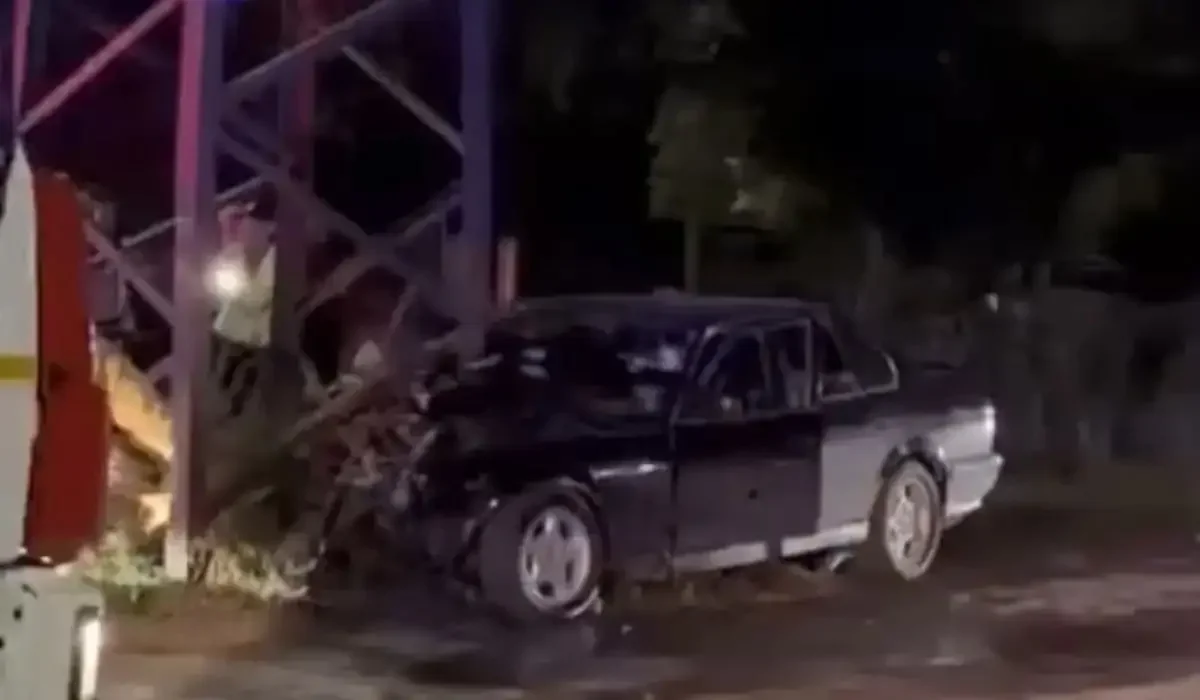 Жезқазғанда BMW электр бағанына соғылып, жасөспірім қаза тапты