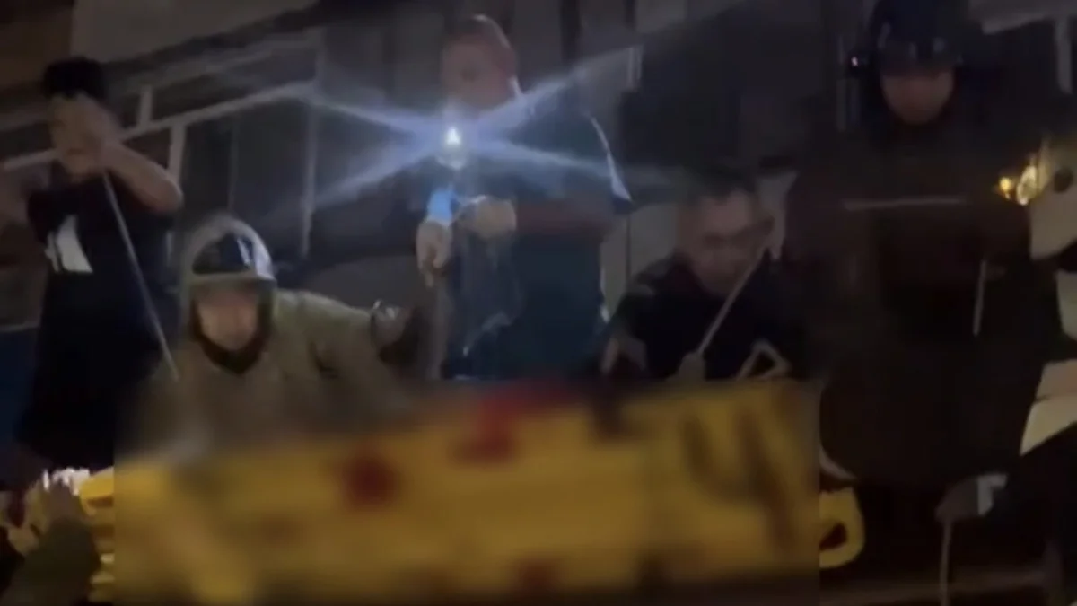 В Рудном женщина упала с пятого этажа на крышу кафе