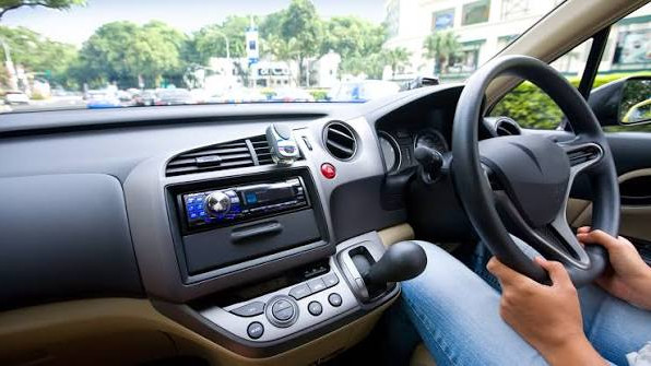 Қазақстанда оң рөлді көліктер такси қызметін көрсете алмайды