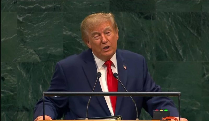 Иран покинул зал, Россия услышала угрозу санкций: главное из речи Трампа на Генассамблее ООН
