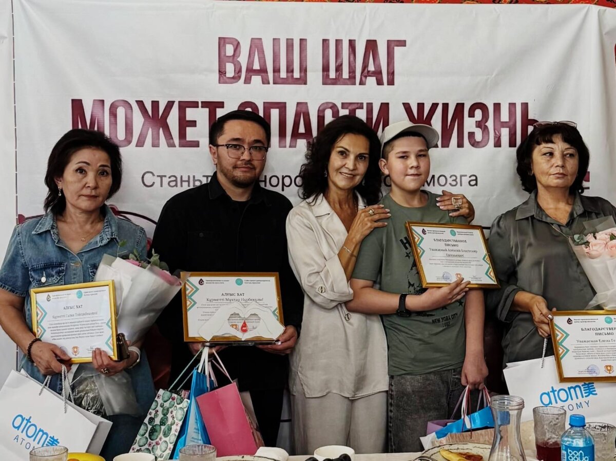 Они никогда не были знакомы, но совпали генетически: в Алматы встретились донор и реципиент