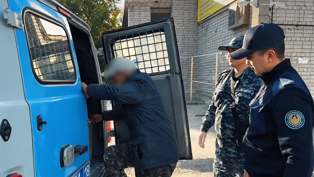Без жилья, документов и связи с родными: кому помогает полиция в области Абай