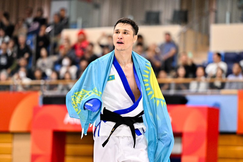 Казахстанец выиграл первое в истории Азиады золото по ММА