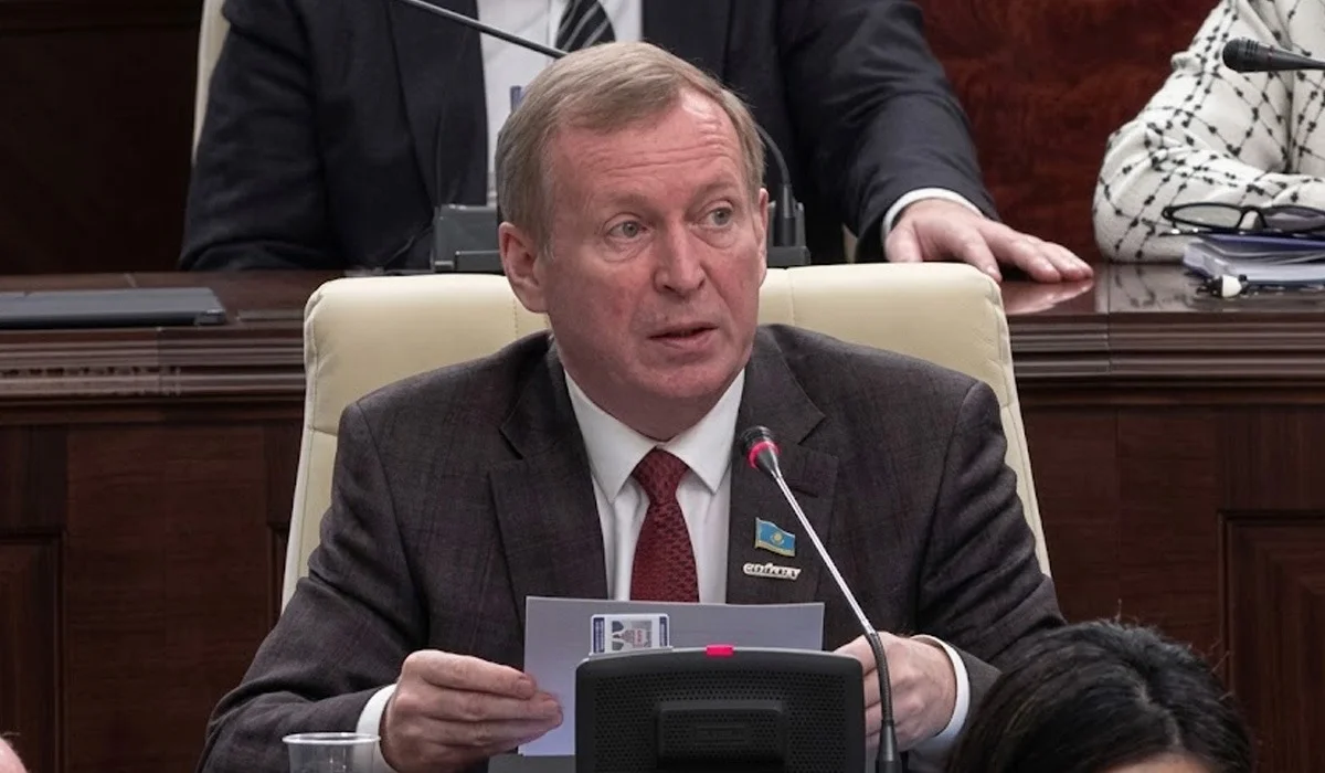 Жастарды шетелге жіберетін делдалдар тиісті деңгейде бақыланбайды: «Әділет» депутаты оларды ресми тіркеуді сұрады