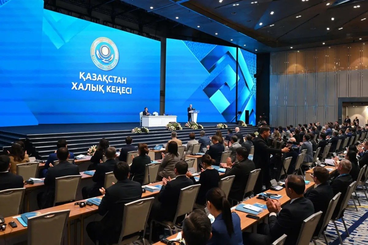 Жалақы да, қызметтік көлік те болмайды: Халық кеңесі мүшелері қалай жұмыс істейді