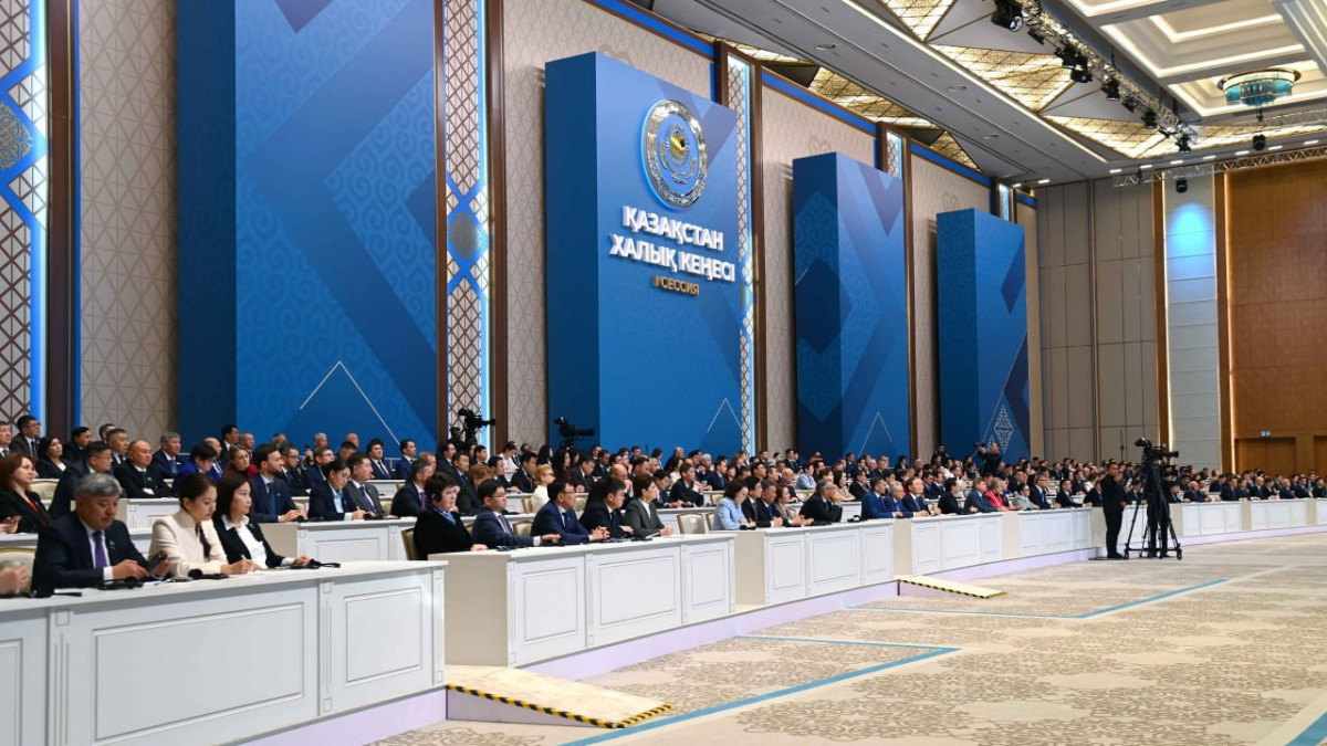 Конституцияны түсіндіру жұмысы Қаринге тапсырылды
