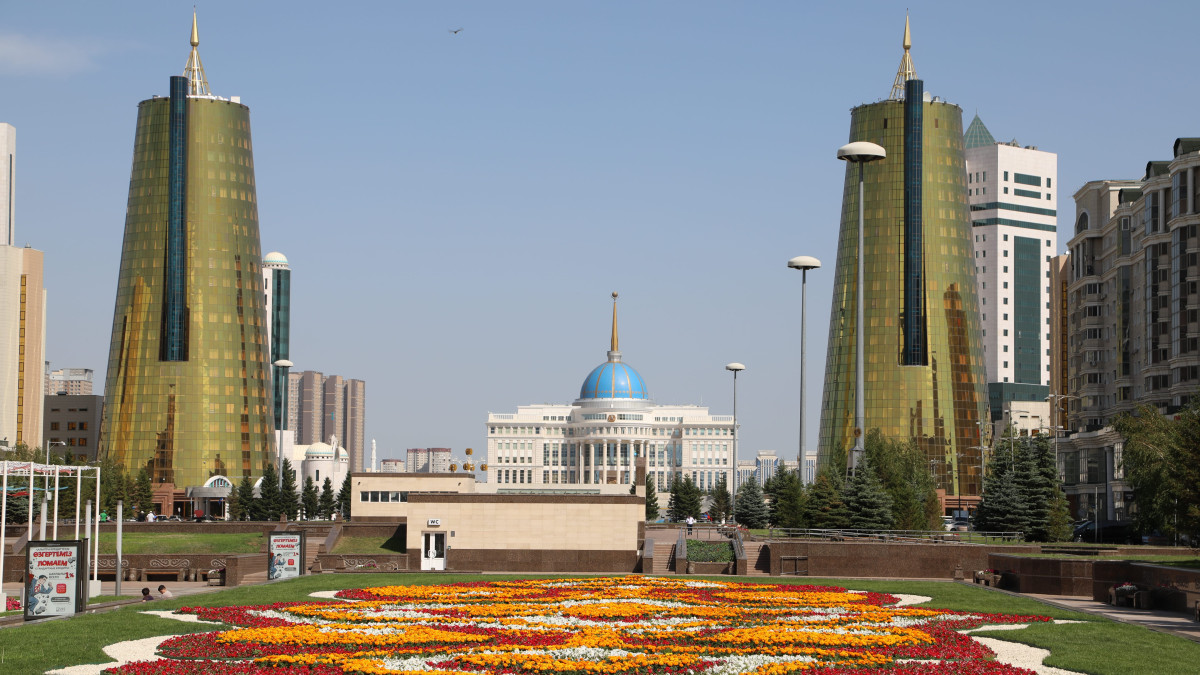 Қазақстан тұтастай үлкен құрылыс алаңына айналып келеді – Мемлекет басшысы