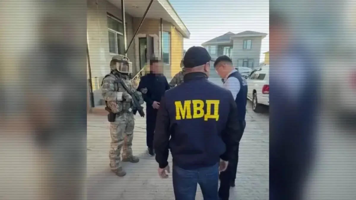 «Дань» с каждого авто: на границе Казахстана накрыли группу вымогателей