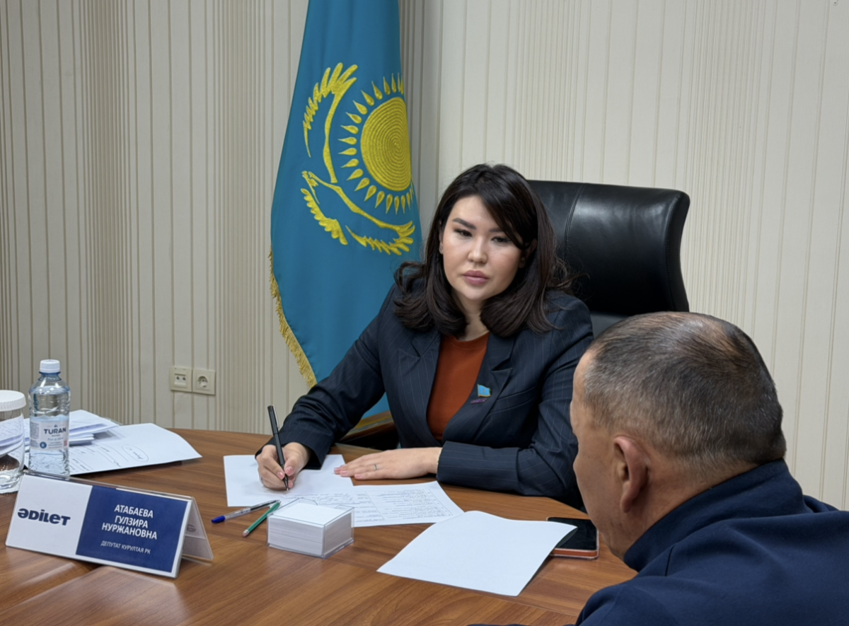 Депутат Аймаганова проводит приемы граждан в партии «Әділет