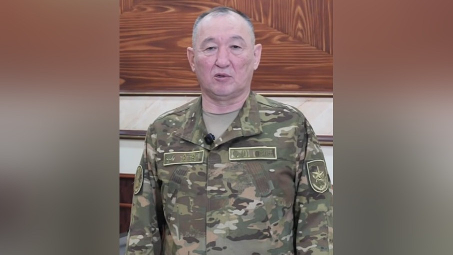 Теңіздегі трагедия: Қорғаныс министрі қаза тапқан әскери қызметшілердің отбасыларына көңіл айтты