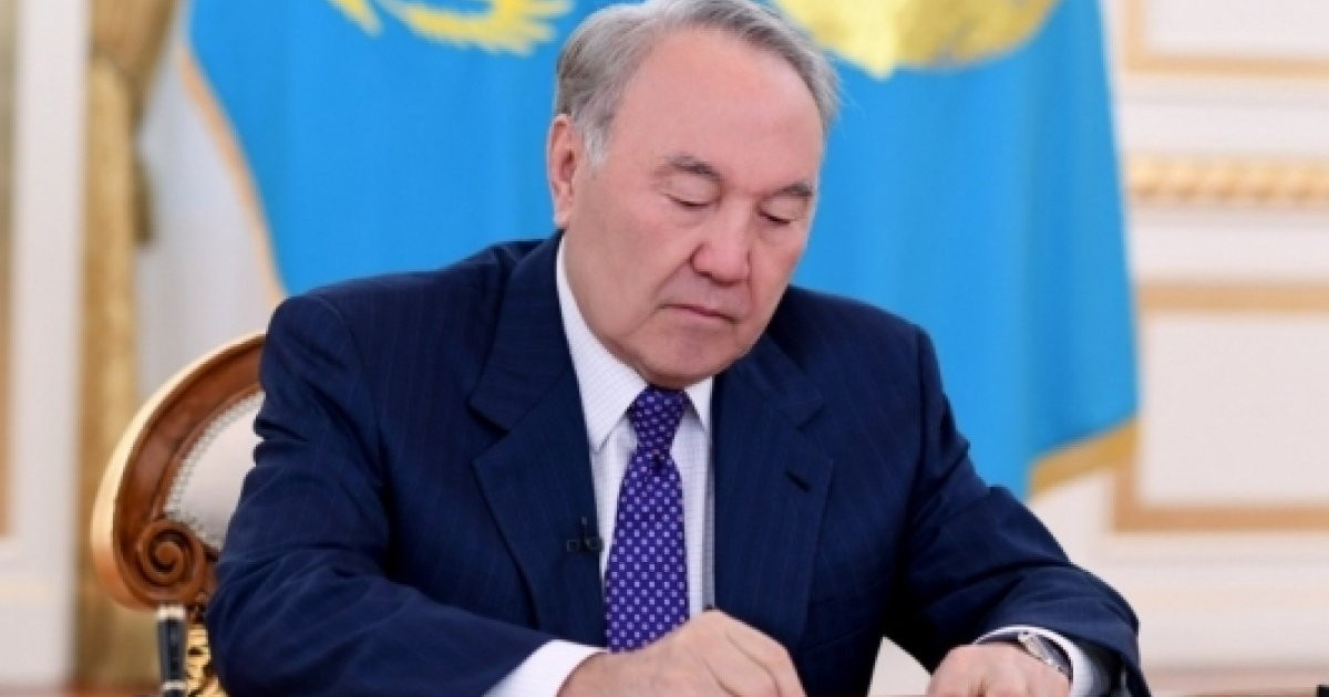  Нұрсұлтан Назарбаев Маңғыстауда қаза тапқан әскери қызметкерлердің отбасына көңіл айтты 