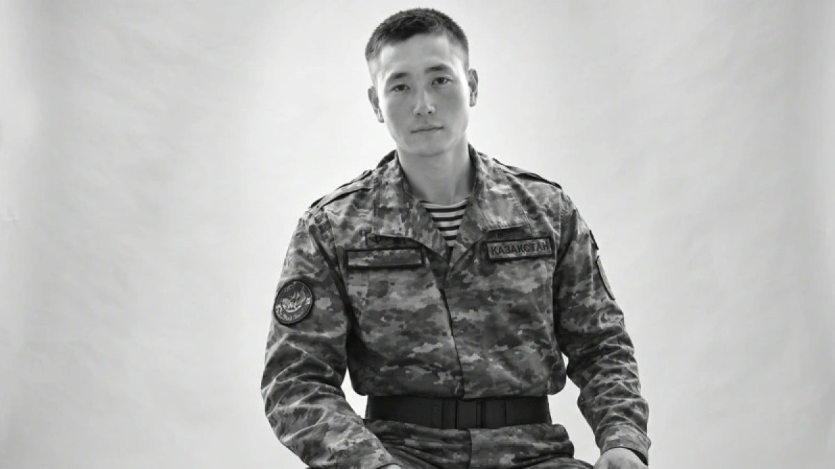 «Жуас мінезді, ақкөңіл, тәрбиелі еді»: Маңғыстауда қаза тапқан сарбаз туралы ұстазы естелік айтты