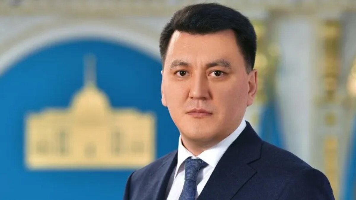 «Пусть флаг Казахстана больше никогда не будет приспущен»: Ерлан Карин обратился к казахстанцам после трагедии на Каспии