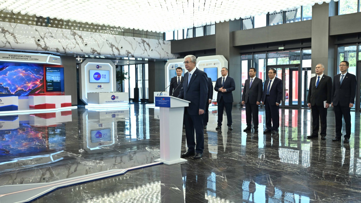 Қасым-Жомарт Тоқаев жүгері өңдеу зауытын іске қосу рәсіміне қатысты