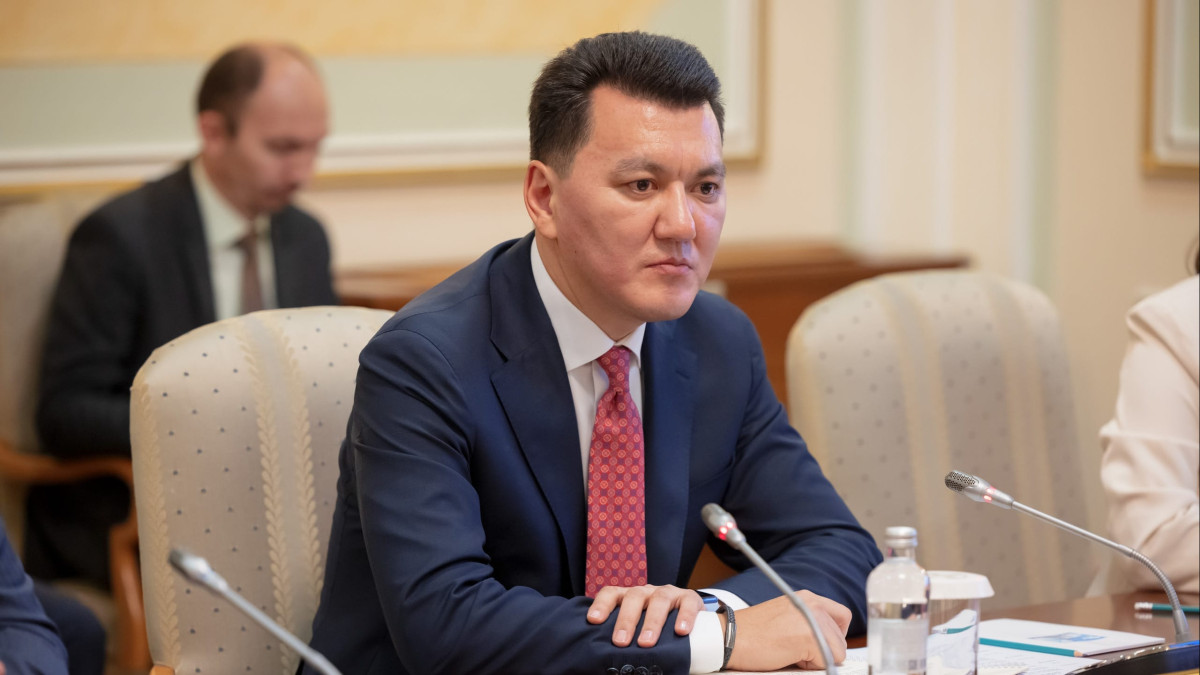«Вместе пройти через это тяжелое испытание»: казахстанцев призвали к единству