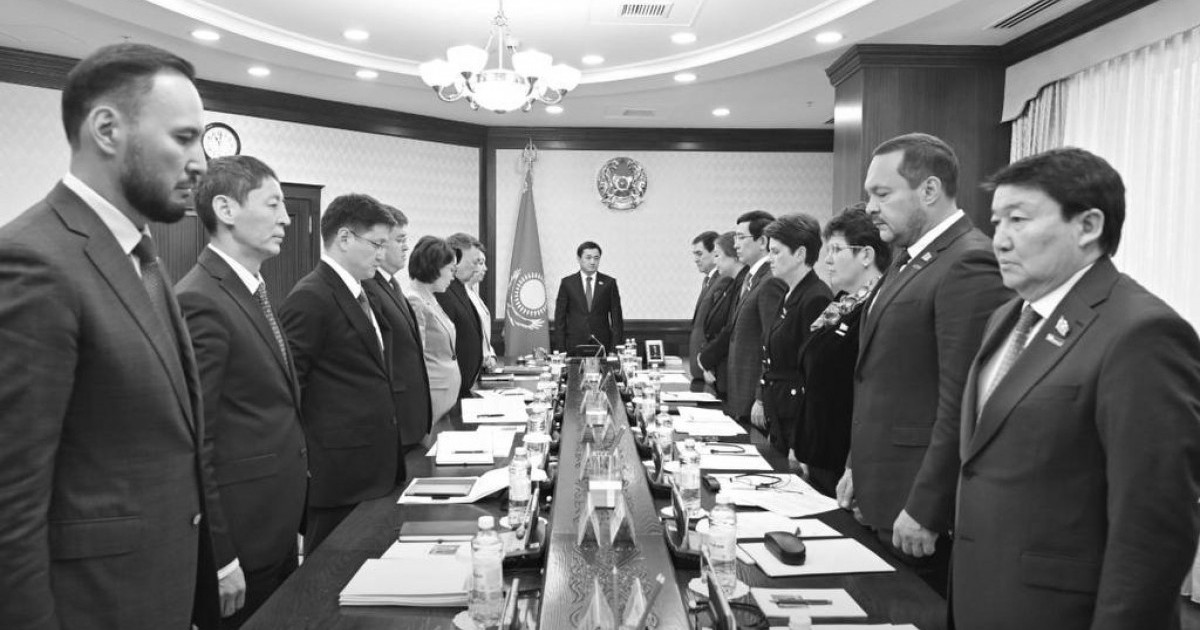  Құрылтай депутаттары Каспийде қаза тапқан әскерилердің отбасына 146 млн теңгеден астам қаражат аударады 