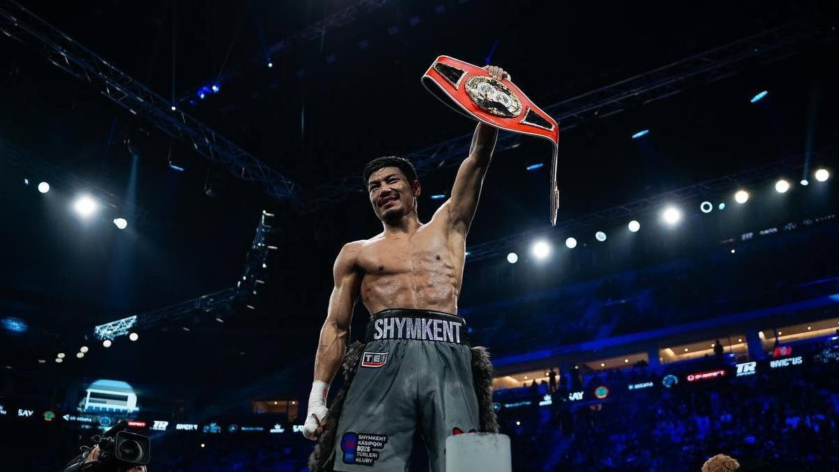 Казахстанец Заурбек остался непобежденным и вышел на чемпиона мира