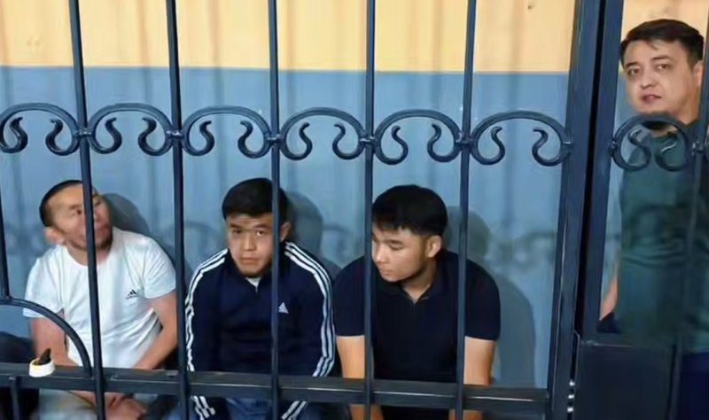 До 17 суток ареста: блогеров наказали после прямого эфира в Шымкенте