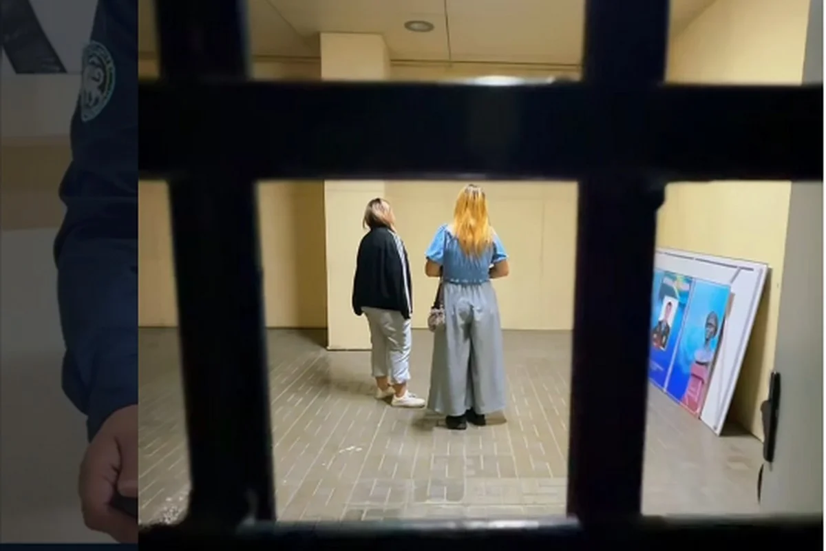 Эфир с матами в TikTok закончился арестом для двух девушек в Алматы (ВИДЕО)