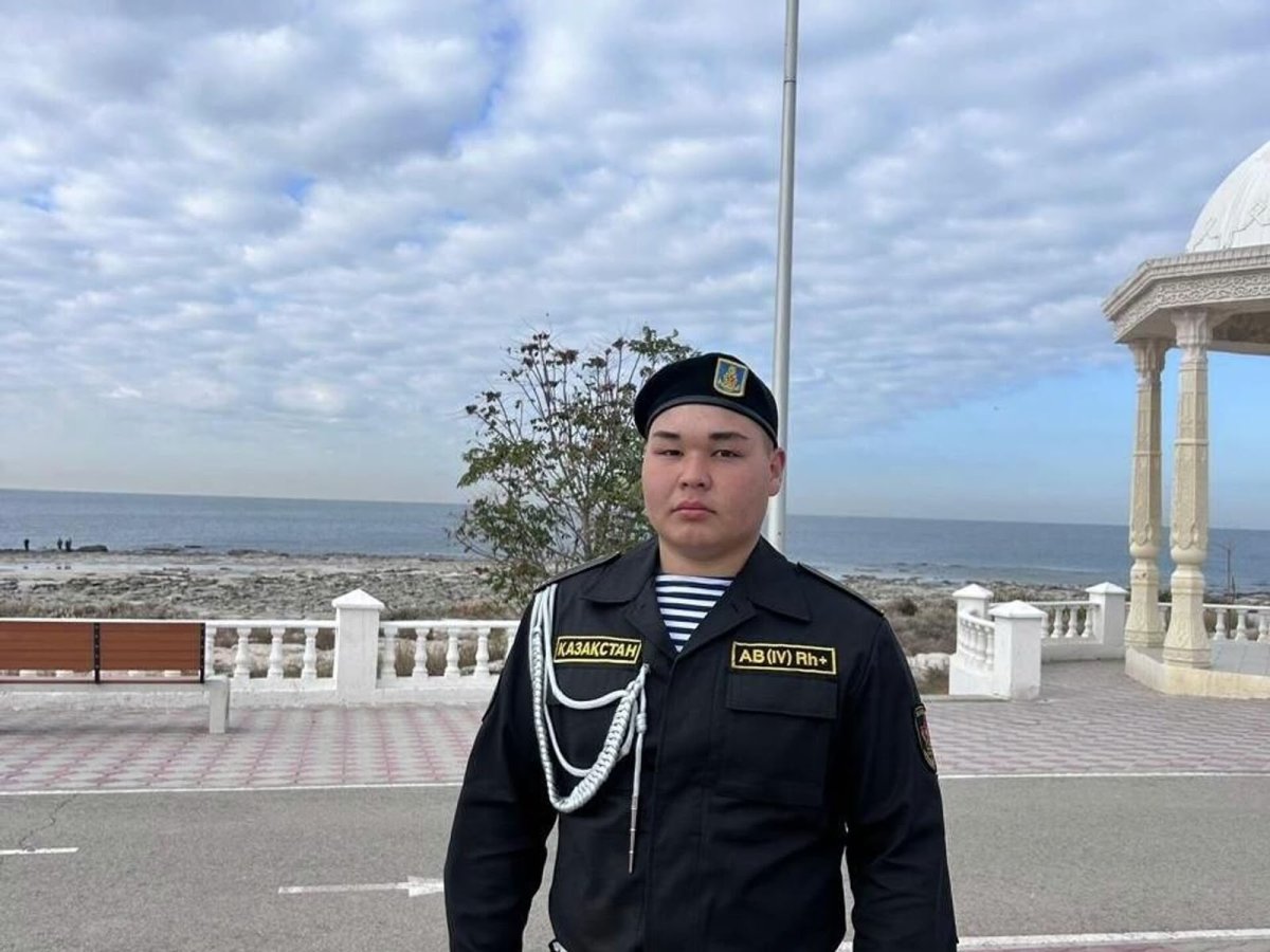 Президент аман қалған үш әскери қызметшіні де «Ерлігі үшін» медалімен марапаттады