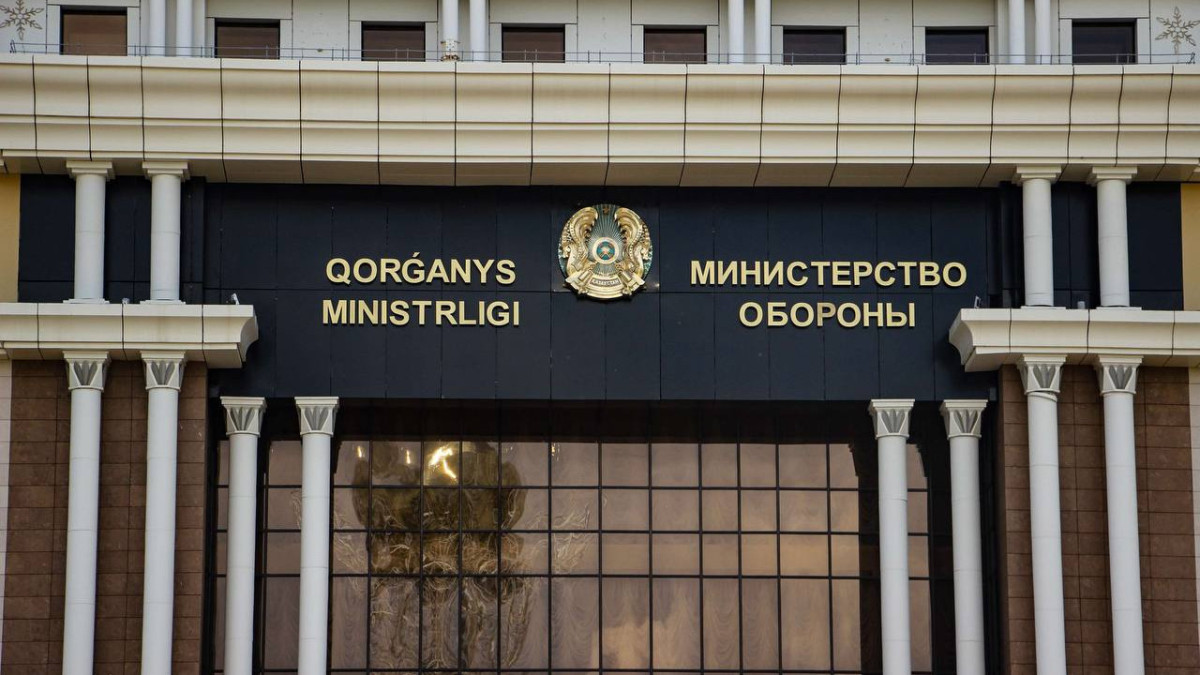 «Құзыреттілік + патриотизм = нәтиже»: Саясаттанушы жаңа Қорғаныс министрінің тағайындалуын түсіндірді