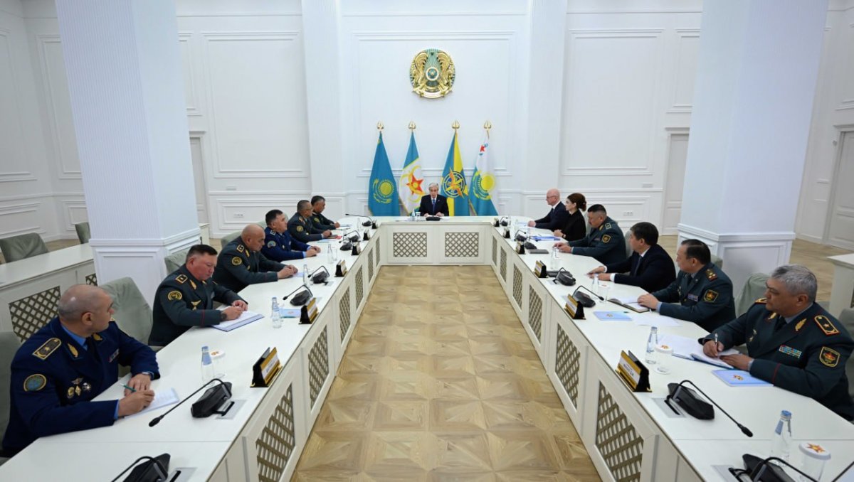 Тоқаев қорғаныс министріне үш шұғыл міндет жүктеді