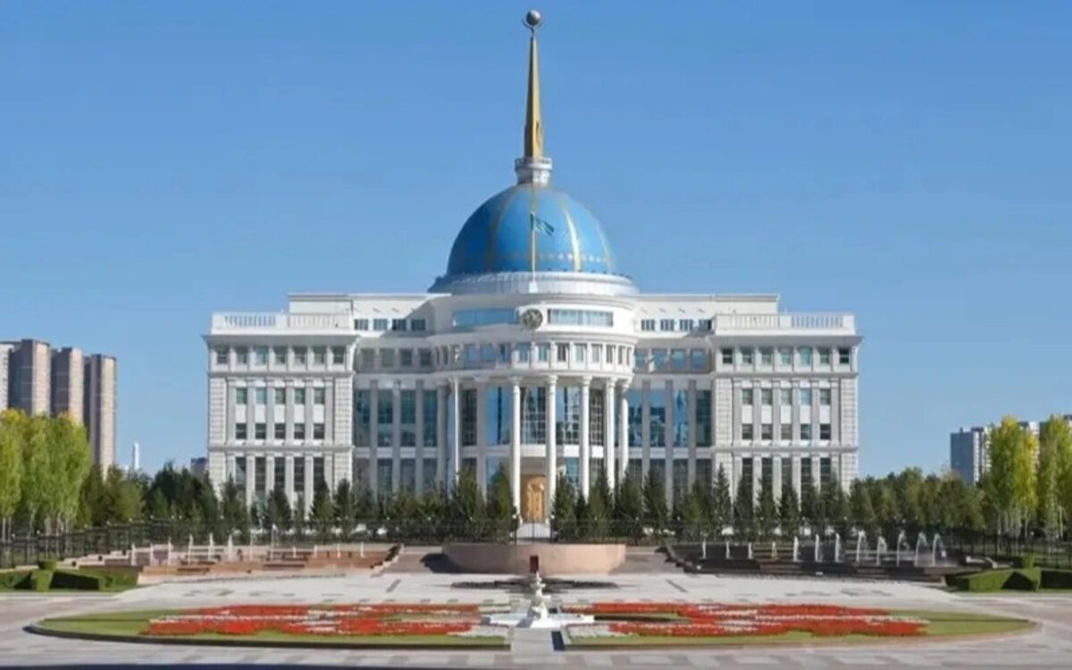 Токаев наградил выживших после трагедии на Каспии военнослужащих