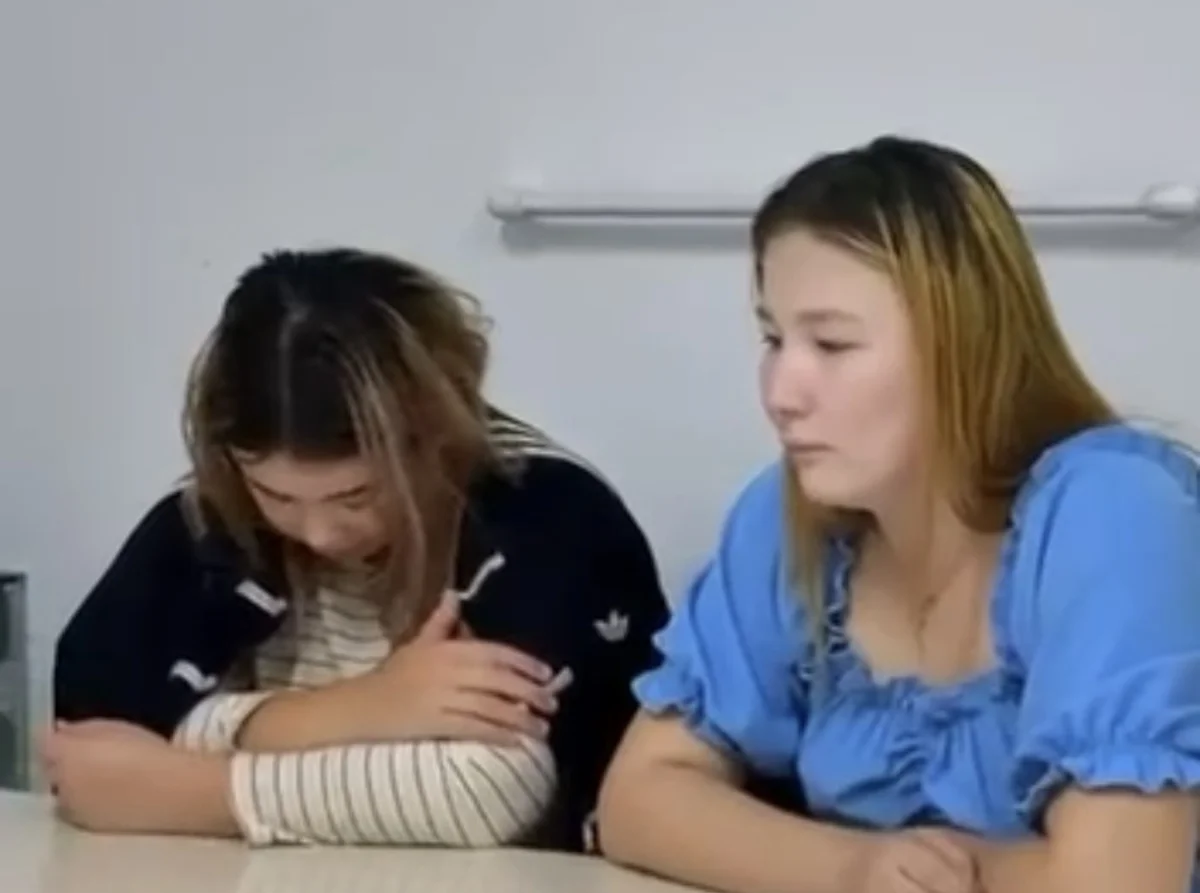 TikTok-та балағат сөздер айтқан екі бойжеткен қамауға алынды (ВИДЕО)
