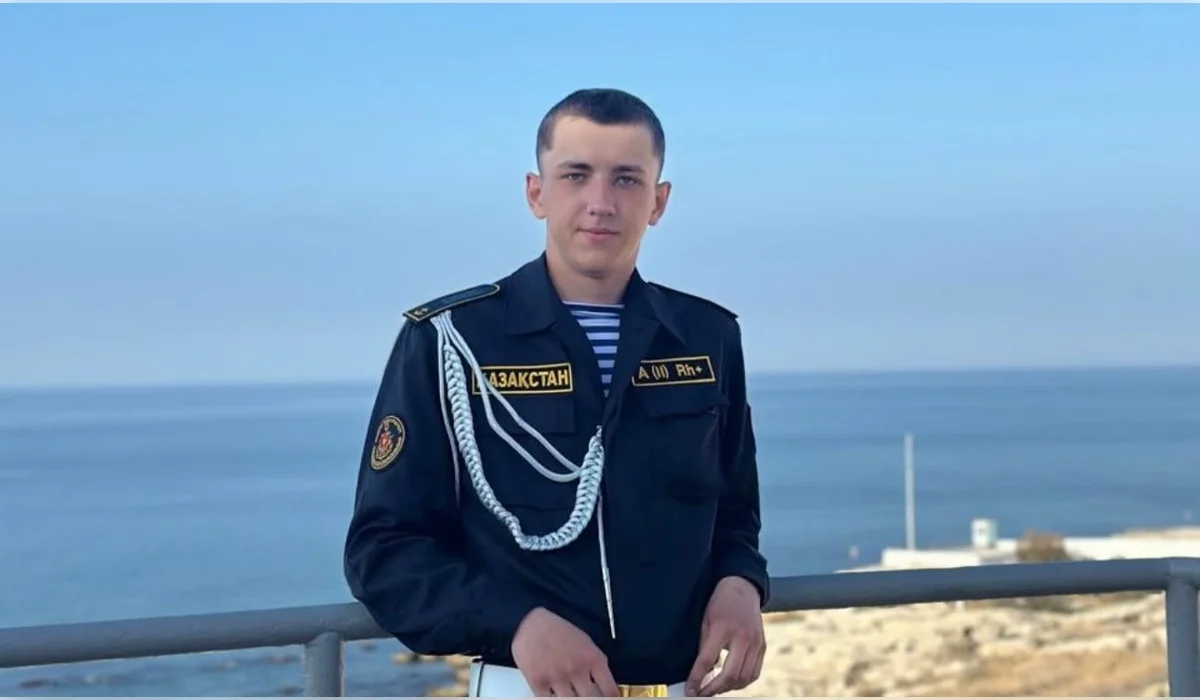 «Не делайте из его пережитого сенсацию»: брат выжившего на Каспии военного обратился к казахстанцам